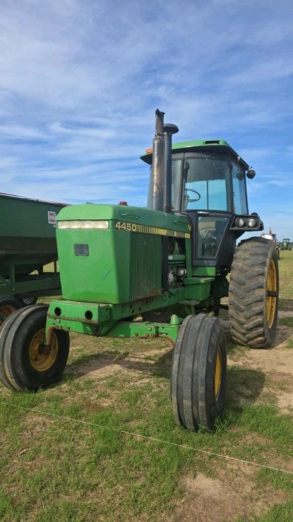 John Deere 4450 Equipment Image0