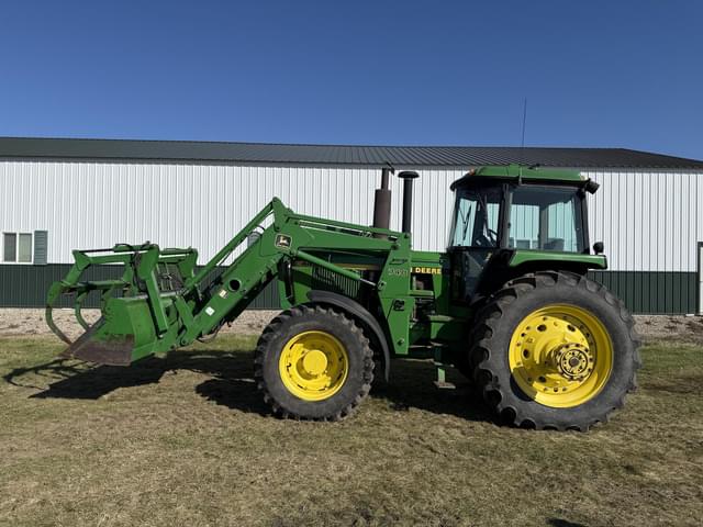 Image of John Deere 4455 equipment image 1