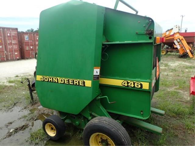 Image of John Deere 446 equipment image 4
