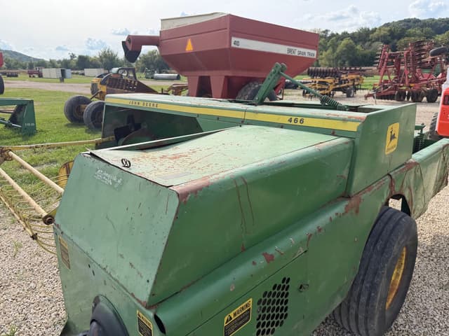 Image of John Deere 466 equipment image 4