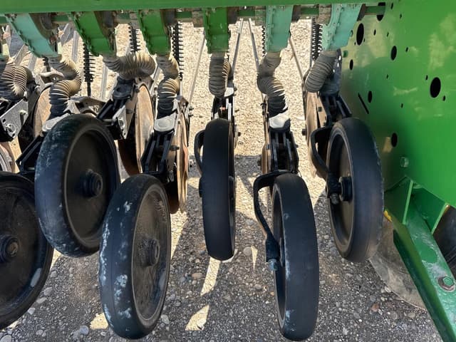 Image of John Deere 450 equipment image 4