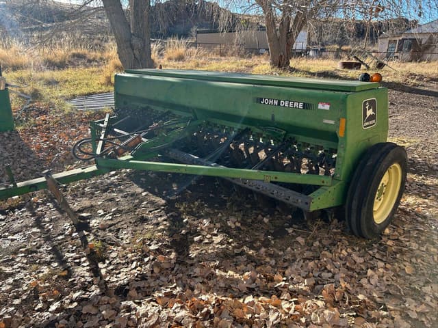 Image of John Deere 450 equipment image 3