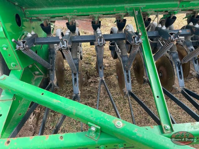 Image of John Deere 450 equipment image 3