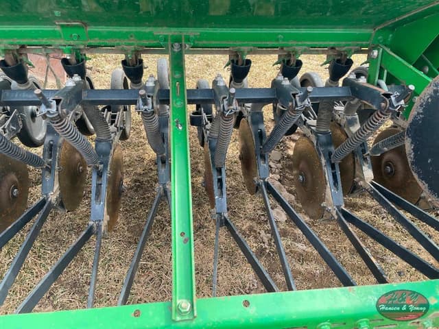 Image of John Deere 450 equipment image 4