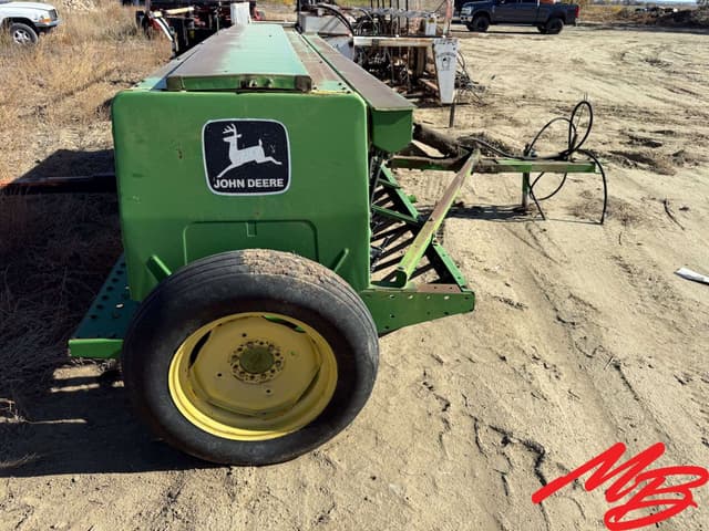 Image of John Deere 450 equipment image 3