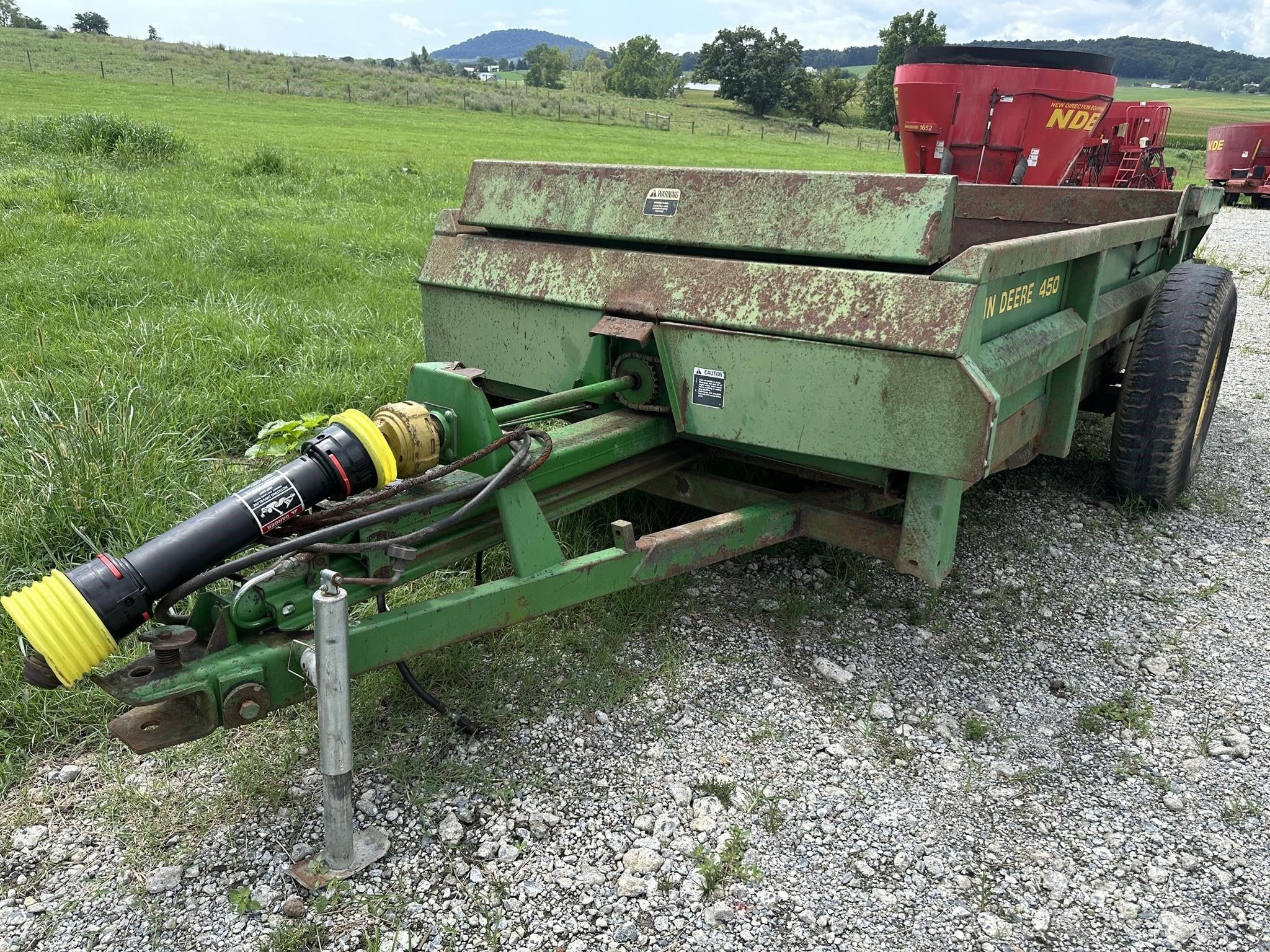 John Deere 450 Equipment Image0