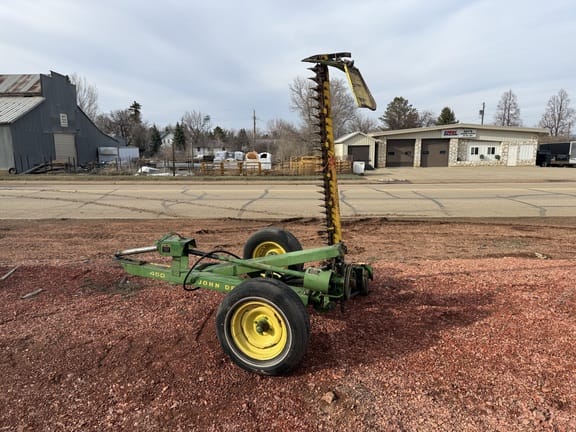 John Deere 450 Equipment Image0