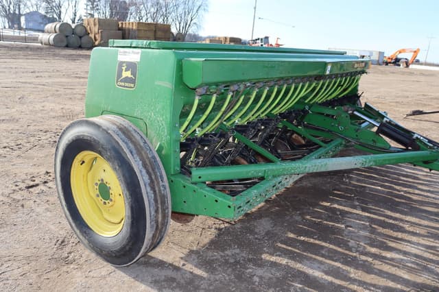 Image of John Deere 450 equipment image 3