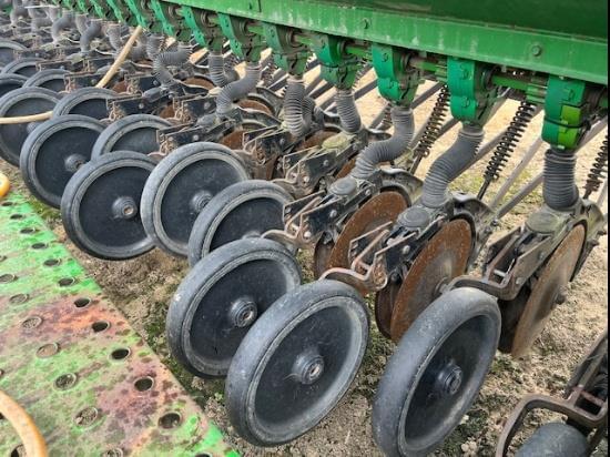 Image of John Deere 450 equipment image 3