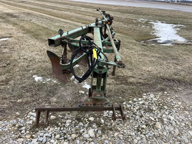 Image of John Deere 450 equipment image 1