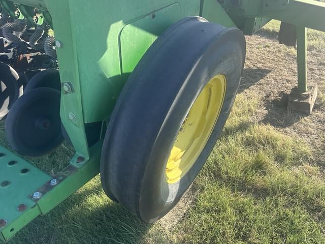 Image of John Deere 450 equipment image 3