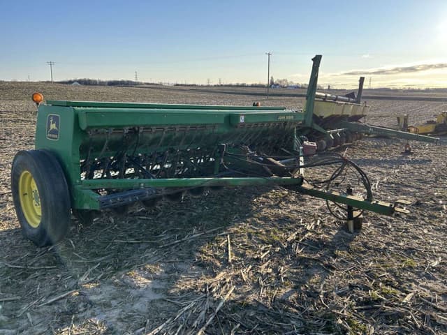 Image of John Deere 450 equipment image 4