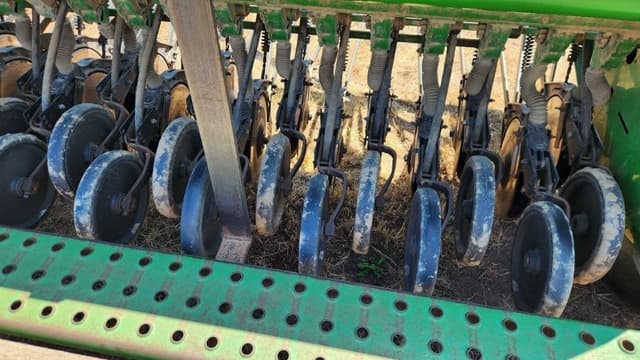 Image of John Deere 450 equipment image 2