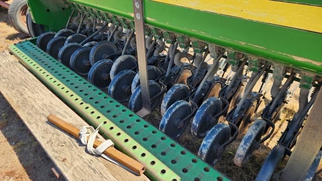Image of John Deere 450 equipment image 3