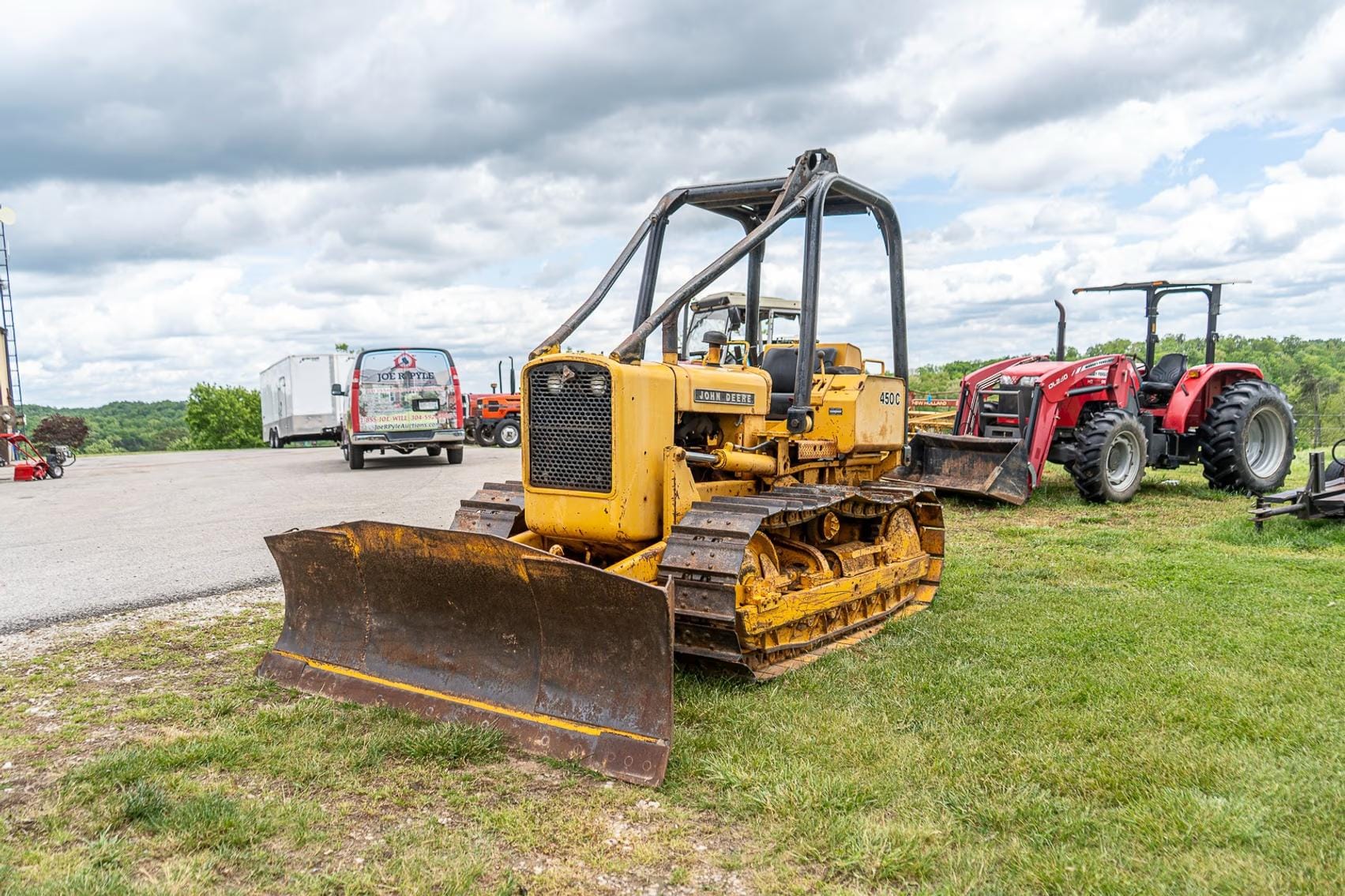 John Deere 450C Equipment Image0