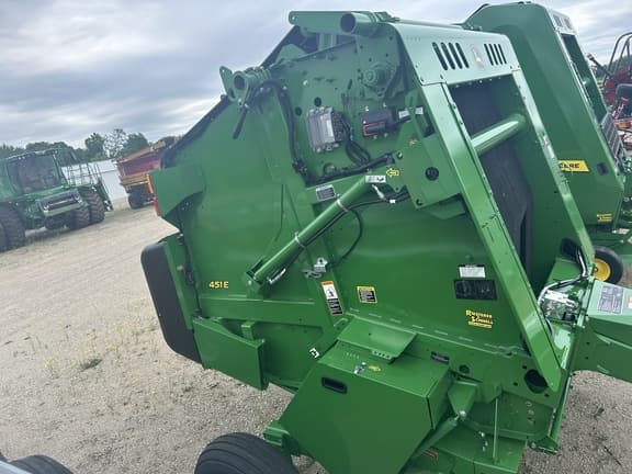 Image of John Deere 451E equipment image 4