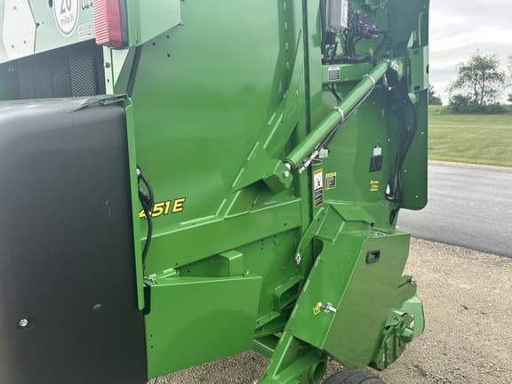 Image of John Deere 451E equipment image 2