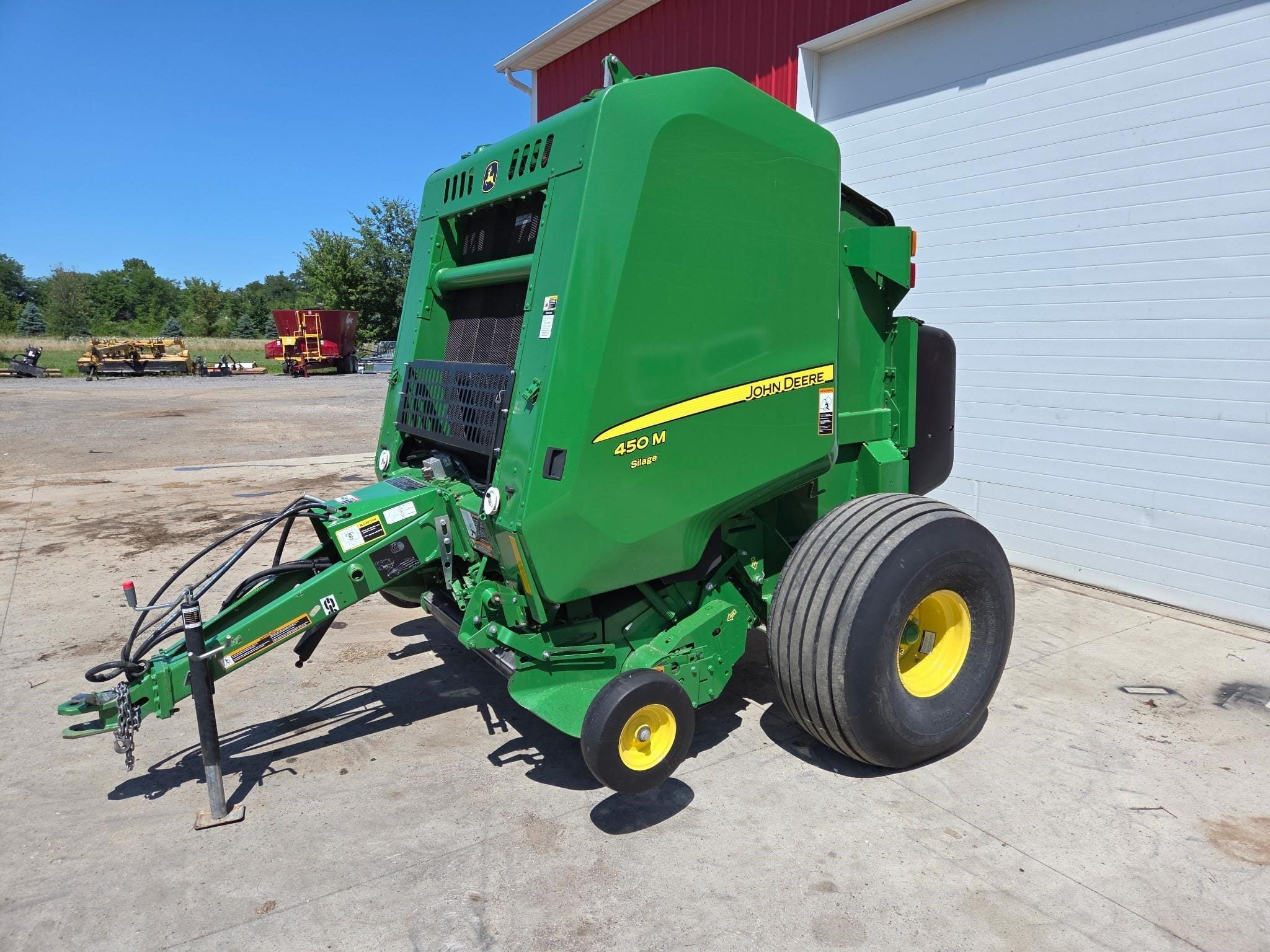 John Deere 450M Silage Equipment Image0
