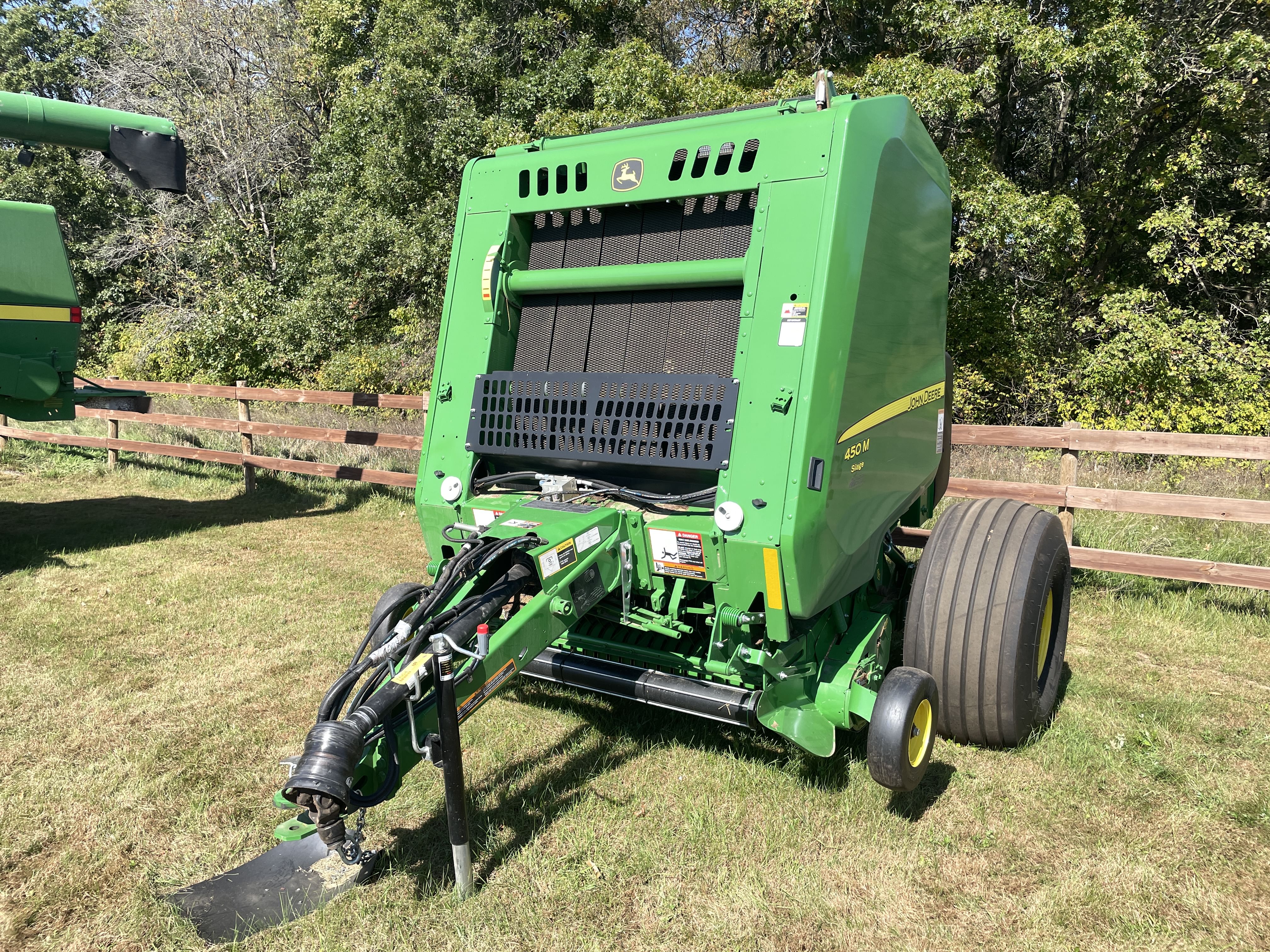 John Deere 450M Silage Equipment Image0