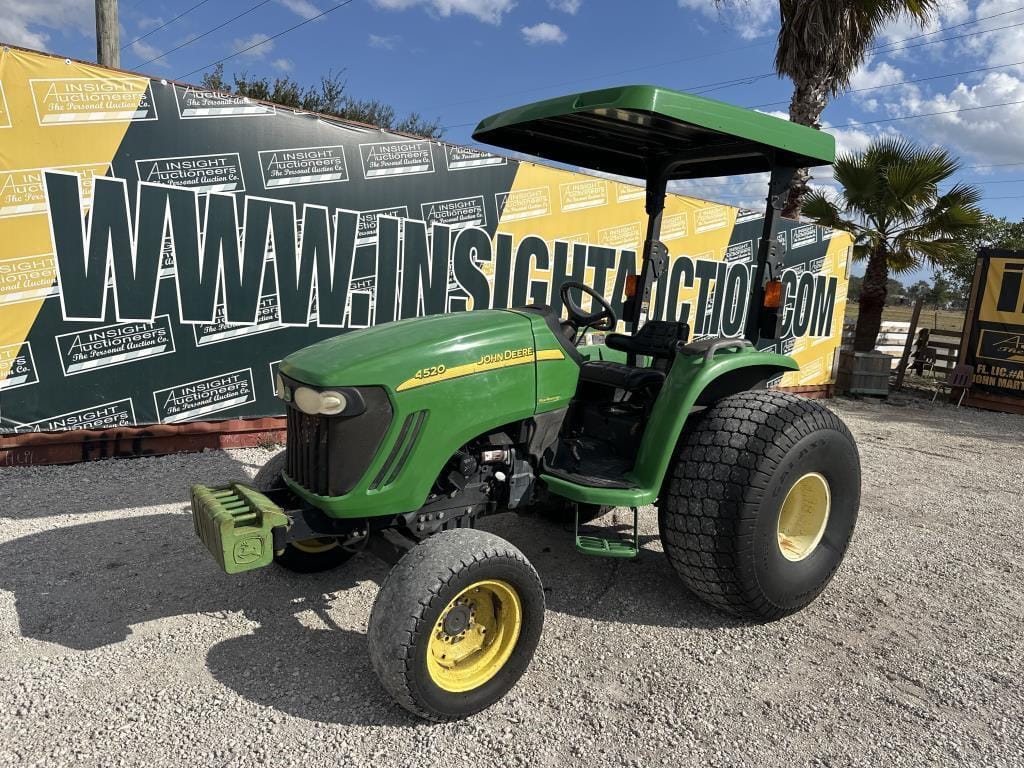 John Deere 4520 Equipment Image0