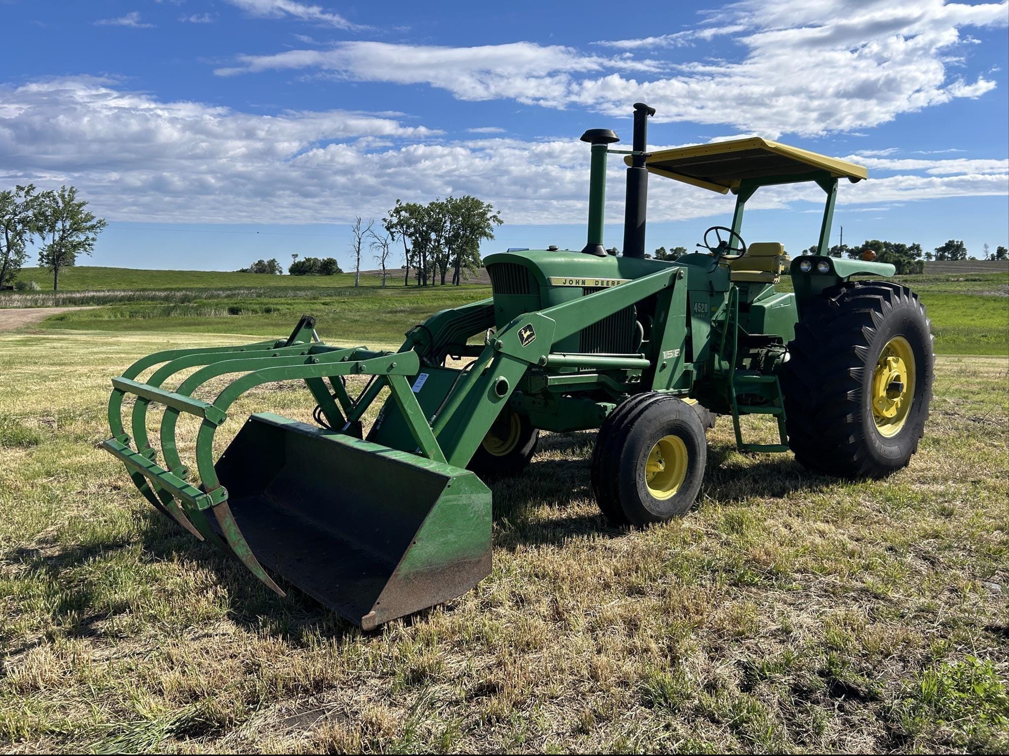 John Deere 4520 Equipment Image0