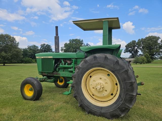 Image of John Deere 4520 equipment image 1