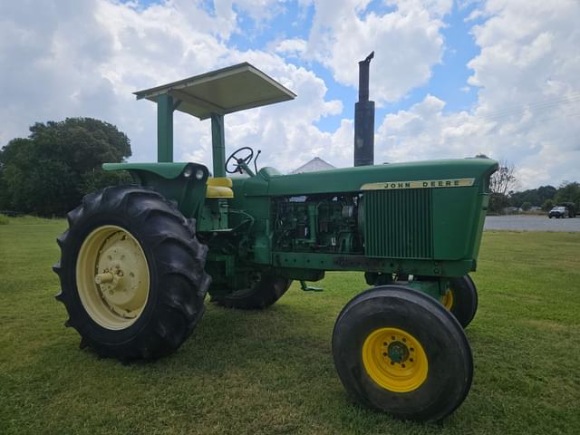 Image of John Deere 4520 equipment image 2