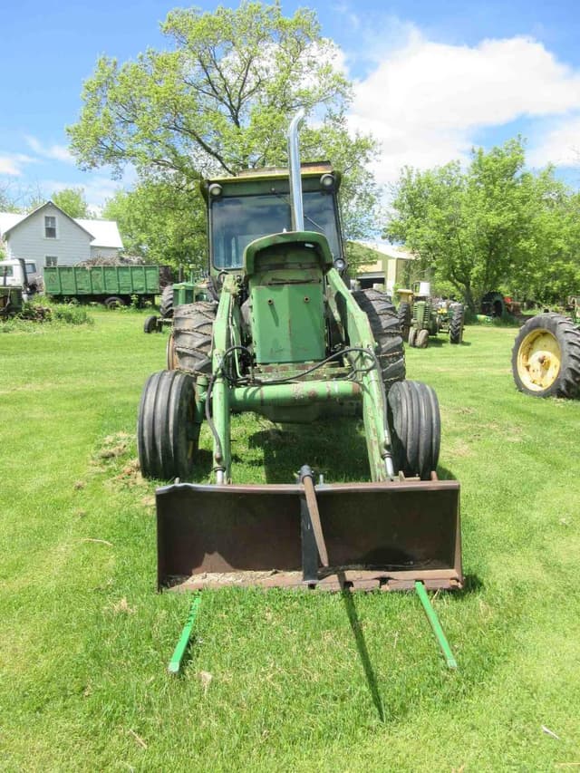 Image of John Deere 4520 equipment image 2