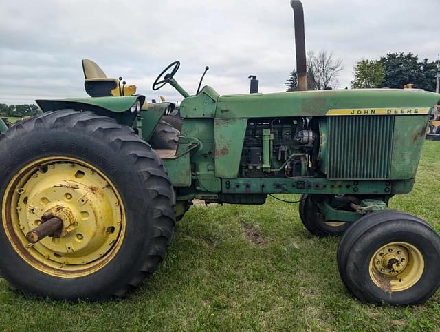 Image of John Deere 4520 equipment image 3