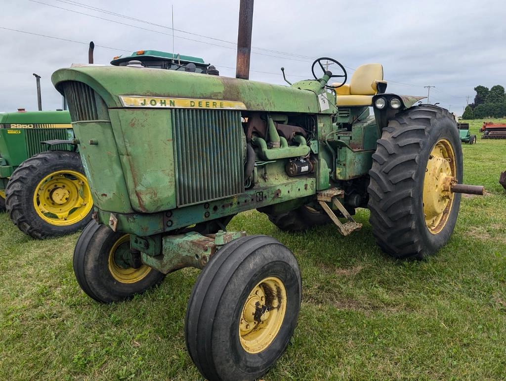 Image of John Deere 4520 Primary image