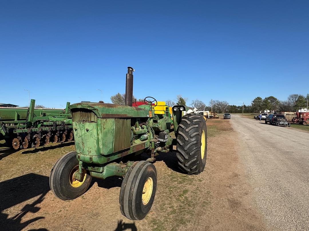 Image of John Deere 4520 Primary image