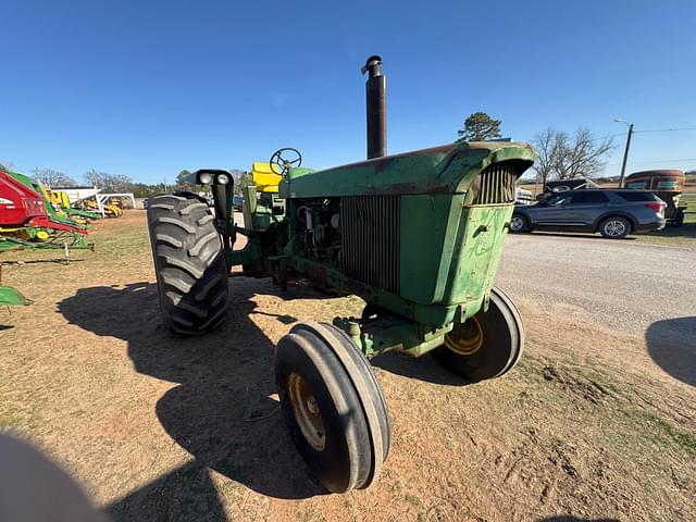 Image of John Deere 4520 equipment image 1