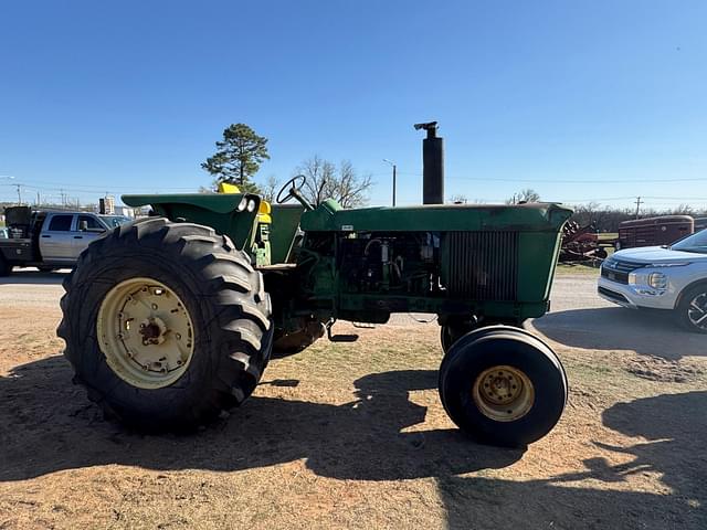 Image of John Deere 4520 equipment image 3