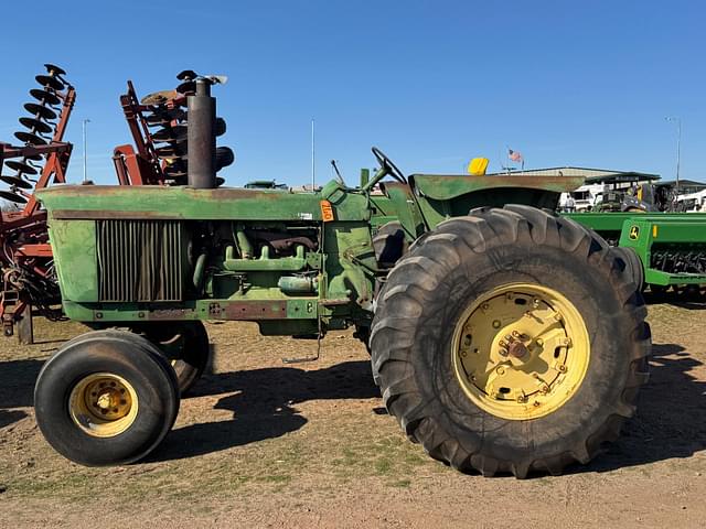 Image of John Deere 4520 equipment image 2