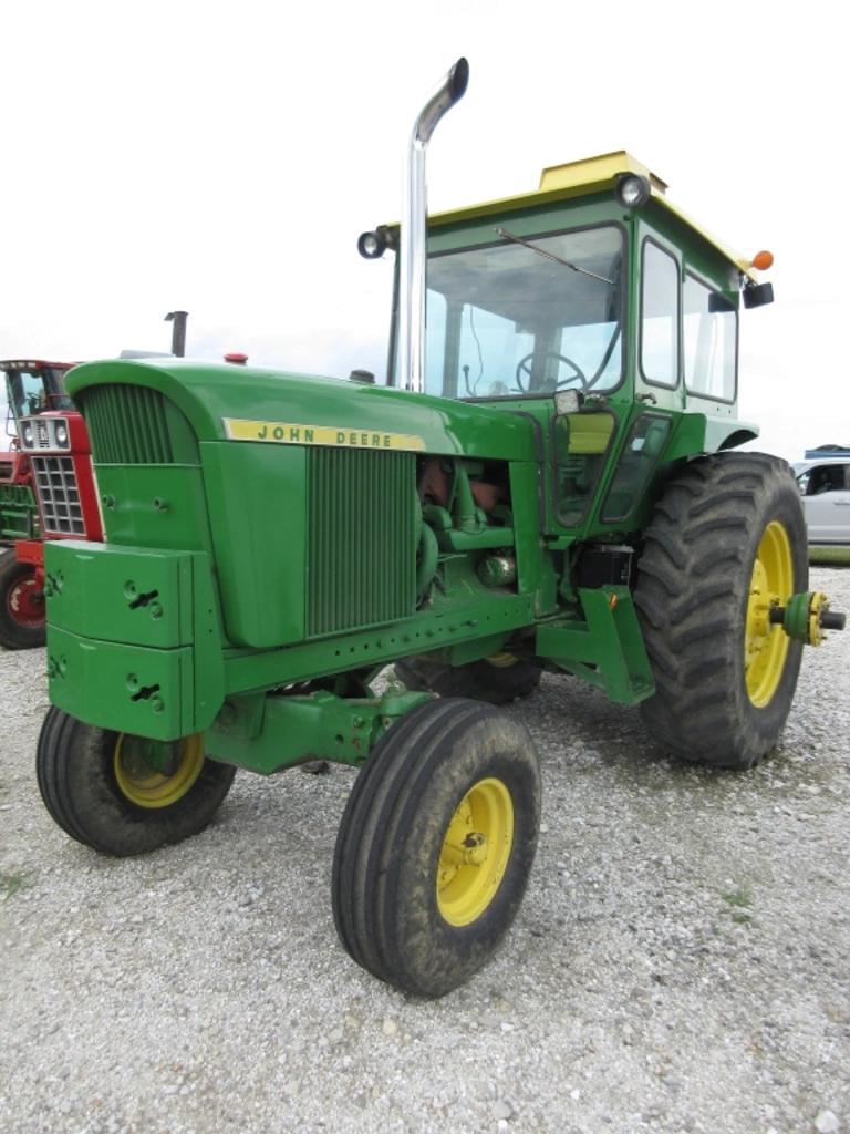 Image of John Deere 4520 Primary image