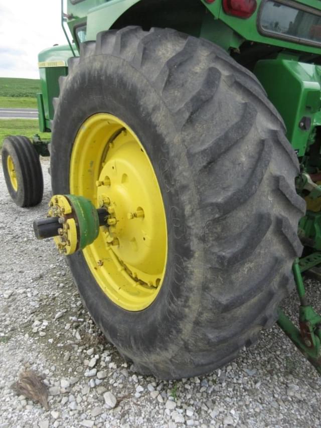 Image of John Deere 4520 equipment image 3