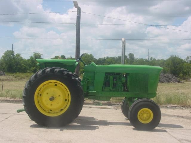 Image of John Deere 4520 Image 0