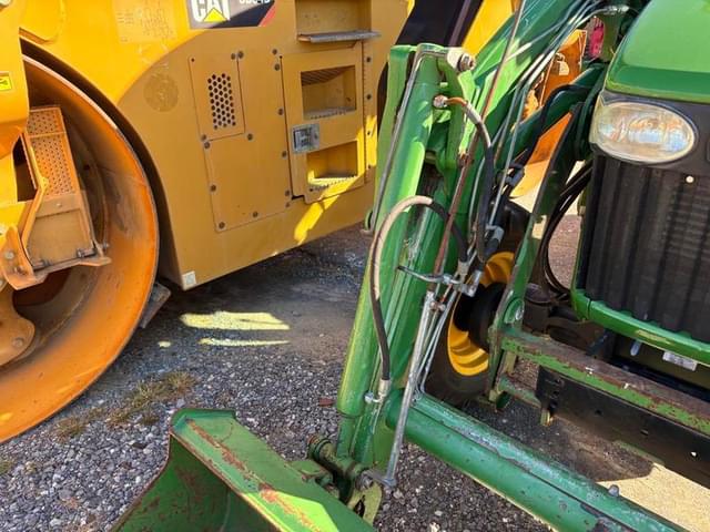 Image of John Deere 4520 equipment image 4