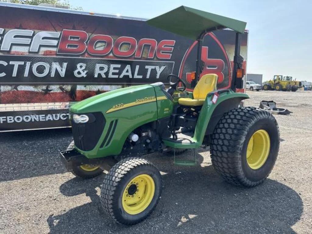 Image of John Deere 4520 Primary image