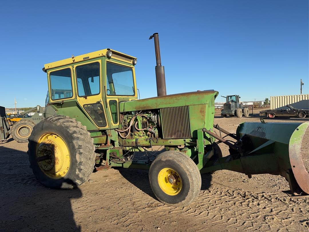 Image of John Deere 4520 Primary image