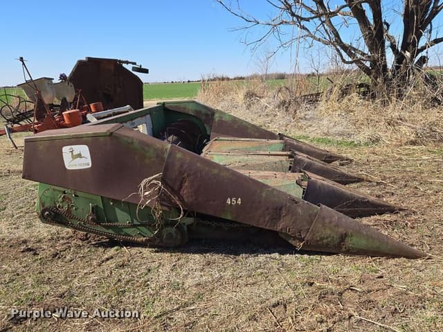 Image of John Deere 454 equipment image 3