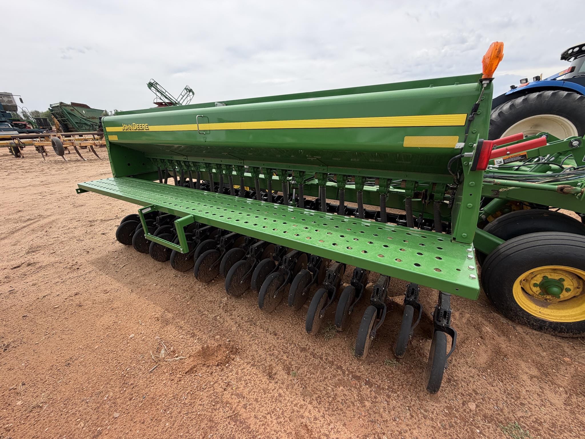 John Deere 455 Equipment Image0