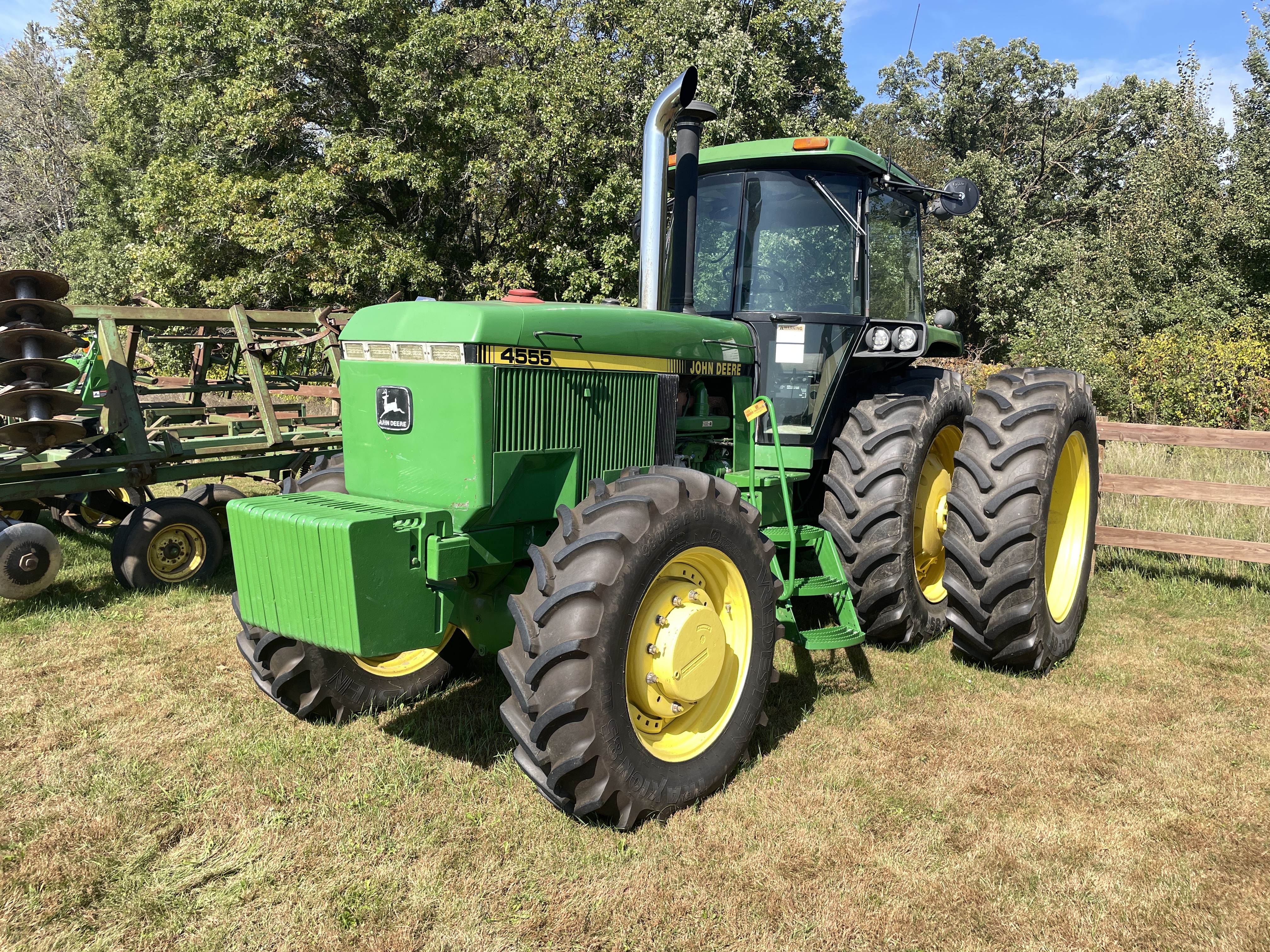 John Deere 4555 Equipment Image0