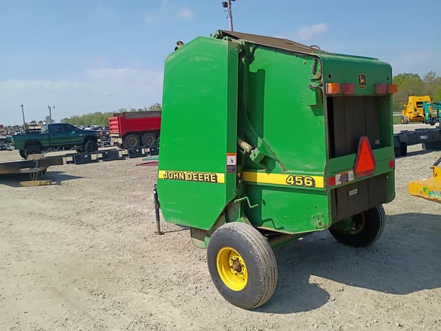 Image of John Deere 456 equipment image 2