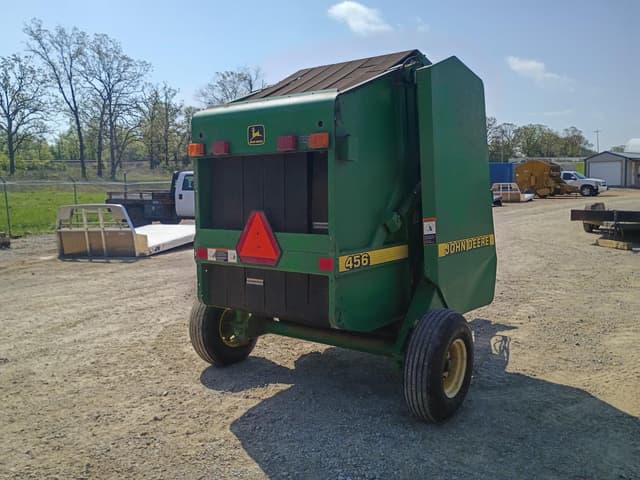 Image of John Deere 456 equipment image 4