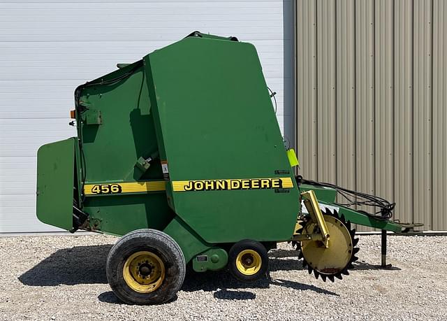 Image of John Deere 456 equipment image 2