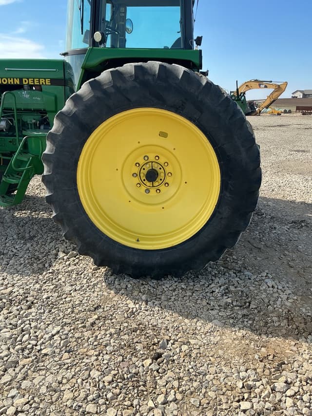 Image of John Deere 4560 equipment image 4