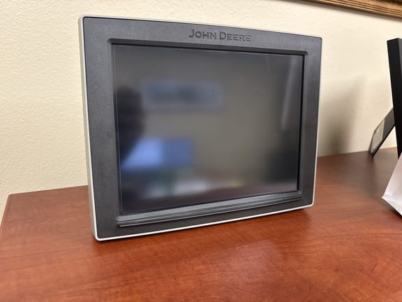 John Deere 4600 CommandCenter Equipment Image0