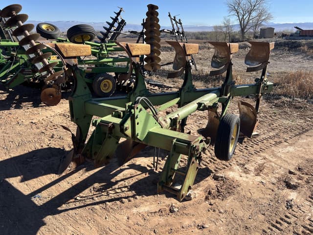 Image of John Deere 4600 equipment image 1