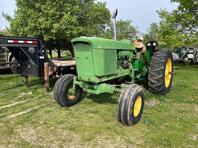 Image of John Deere 4620 equipment image 1